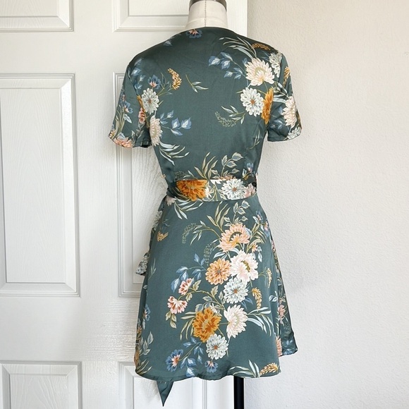 Superdown Maye Wrap Mini Floral Dress - Picture 4 of 7